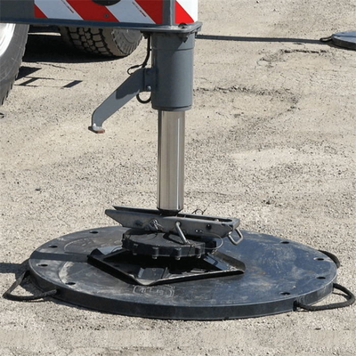 L'intelaiatura di base della gru rotonda riempie i cuscinetti di plastica del piede del camion mobile temporaneo del portatile dell'HDPE